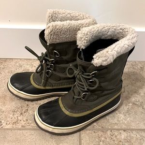 Sorel Snow Boots in Olive Green